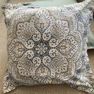 Accent pillow